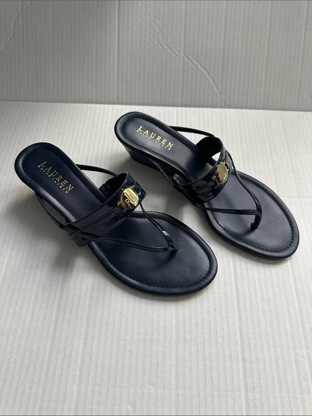 Lauren Ralph Lauren Navy Patent Thong Wedge  Sandals with Gold Accent Sz 9.5 B